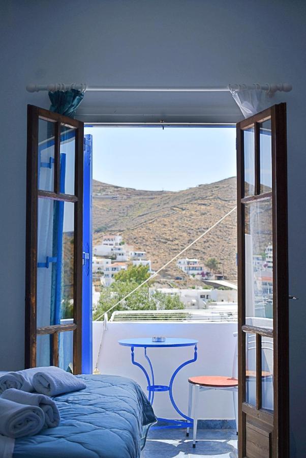 Martinos Studios, Merihas Port Kythnos Exterior photo